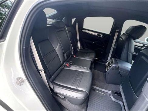 Used 2023 Porsche Cayenne Platinum Edition AWD/4WD image 29