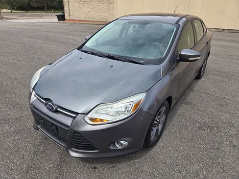 Used 2014 Ford Focus SE w/ SE Sport Package image 2