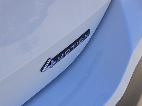 New 2026 Volkswagen Tiguan SE image 9