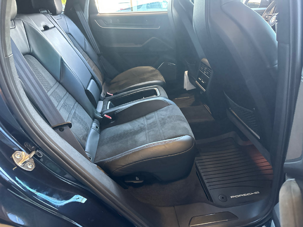 Used 2024 Porsche Cayenne Turbo GT AWD/4WD image 13