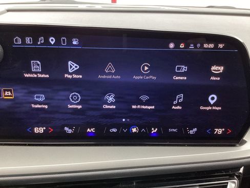 Used 2025 Chevrolet Traverse LT image 22