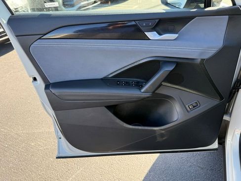 New 2026 Volkswagen Tiguan SE R-Line FWD image 11