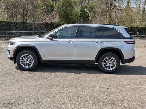 New 2026 Jeep Grand Cherokee Laredo AWD/4WD image 6
