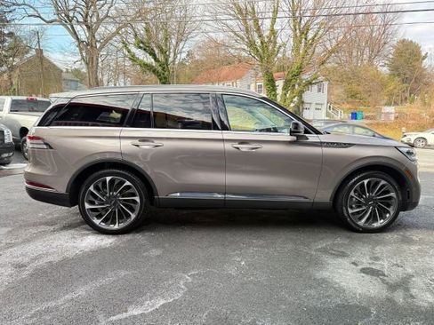 Used 2020 Lincoln Aviator Reserve w/ Equipment Group 202A image 9