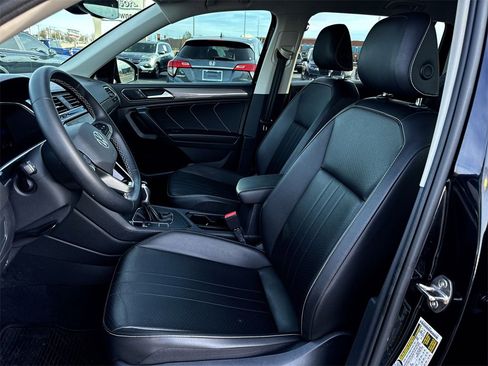 Used 2022 Volkswagen Tiguan SE image 11