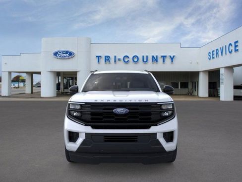 New 2025 Ford Expedition Active image 6
