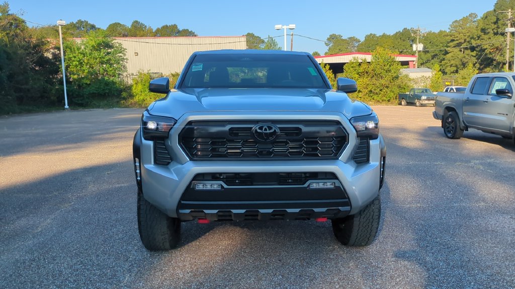 Used 2025 Toyota Tacoma TRD Off-Road AWD/4WD image 2