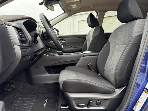 Used 2023 Nissan Rogue SV image 27
