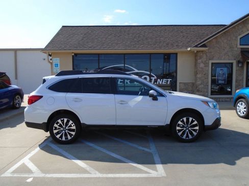 Used 2017 Subaru Outback 3.6R Limited AWD/4WD image 5
