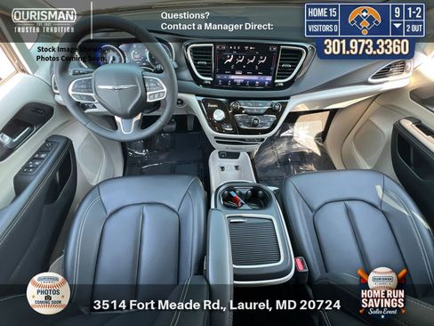 Used 2024 Chrysler Pacifica Touring-L FWD image 17