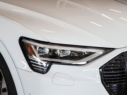 Used 2023 Audi e-tron Premium w/ Convenience Plus Package image 27