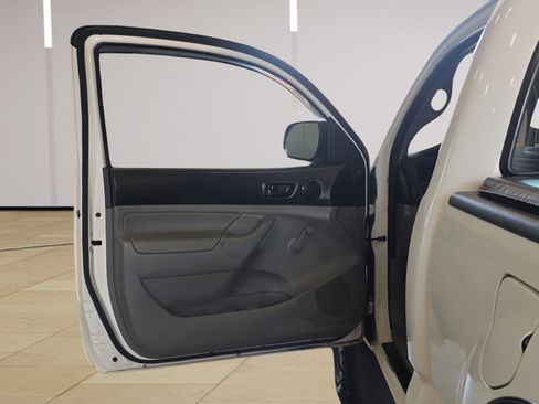 Used 2013 Toyota Tacoma 4x4 Regular Cab image 10