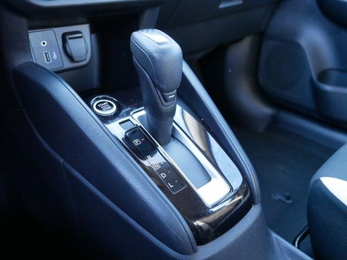 Certified 2022 Nissan Versa SV image 24