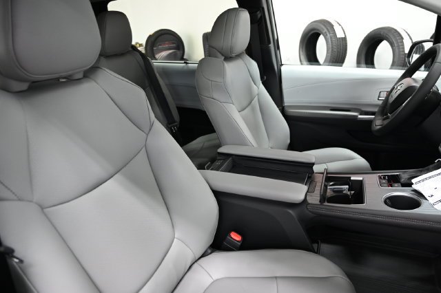 New 2026 Toyota Sienna XLE AWD/4WD image 9