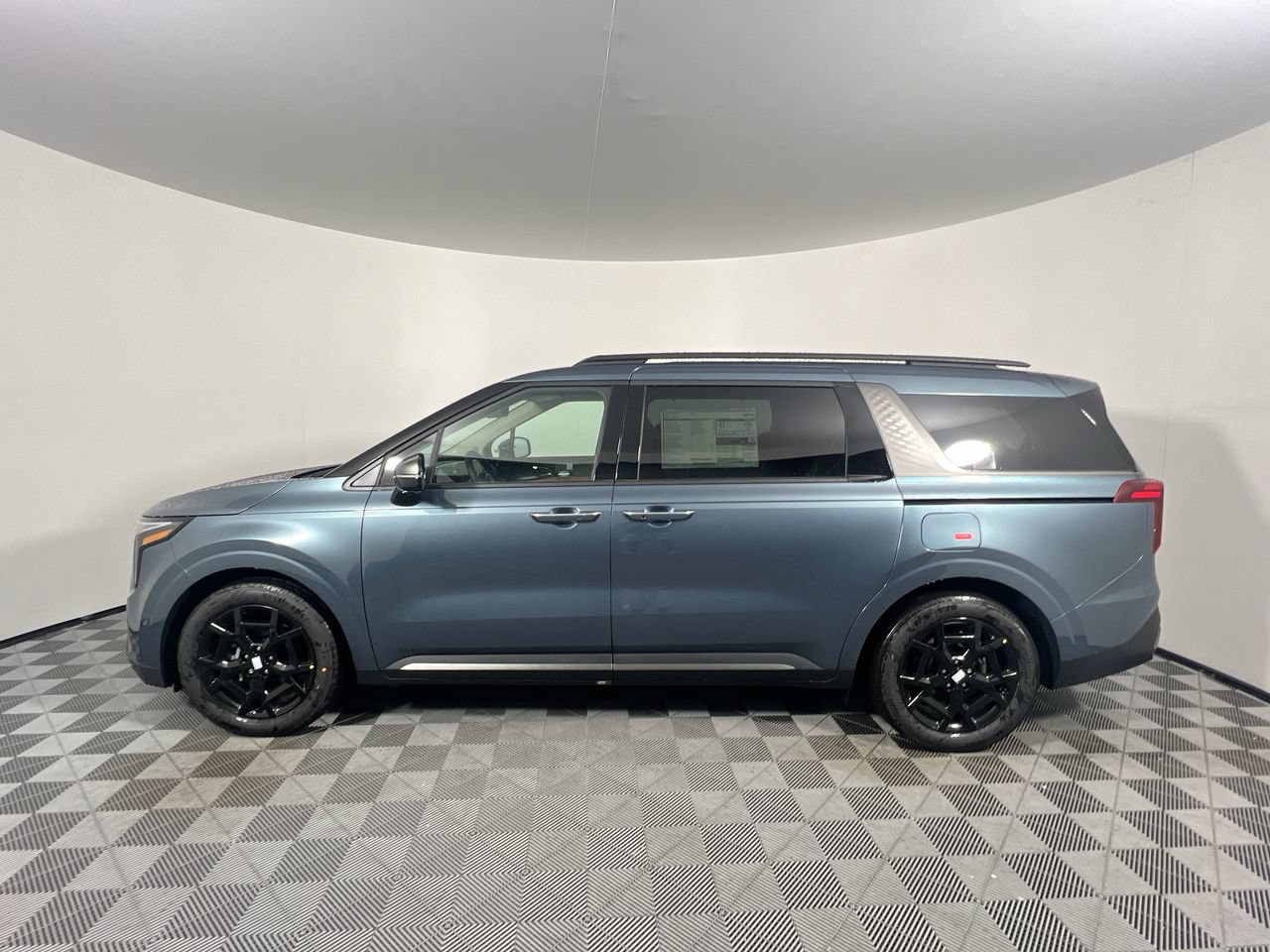 New 2026 Kia Carnival SX w/ SX Dark Edition Package FWD image 8