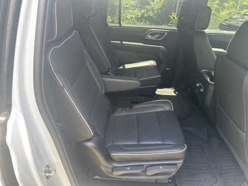 Used 2024 GMC Yukon XL SLT w/ SLT Luxury Package AWD/4WD image 22