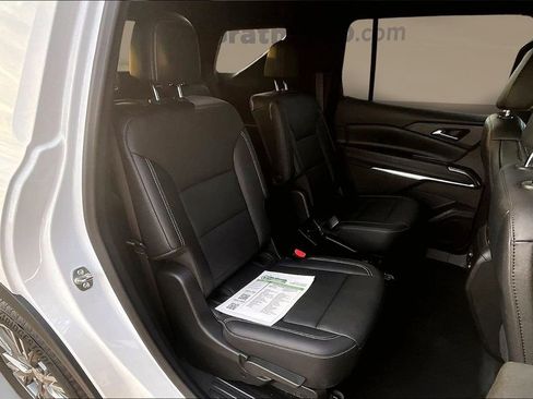 Used 2025 Chevrolet Traverse LT image 27