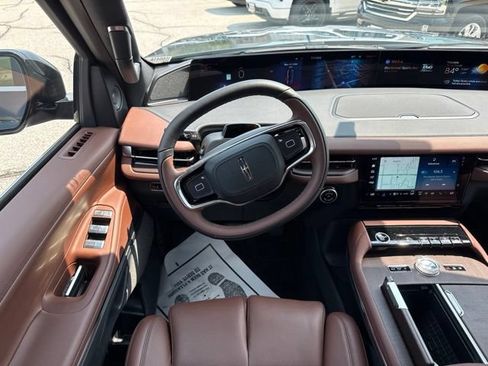 Certified 2026 Lincoln Navigator Reserve AWD/4WD image 24