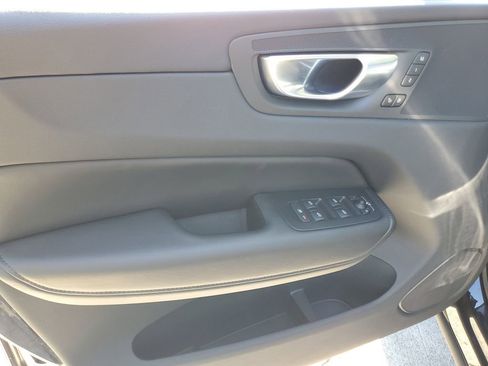 Certified 2025 Volvo XC60 B5 Core AWD/4WD image 19
