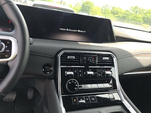 Used 2025 Nissan Armada SL RWD image 5