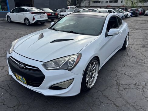 Used 2014 Hyundai Genesis 3.8 image 6
