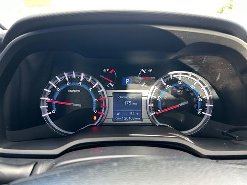Used 2018 Toyota 4Runner TRD Off-Road Premium AWD/4WD image 15