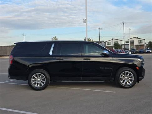 Used 2022 Chevrolet Suburban Premier image 7