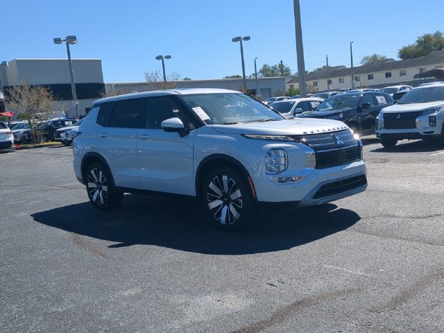 Used 2025 Mitsubishi Outlander SE FWD image 4