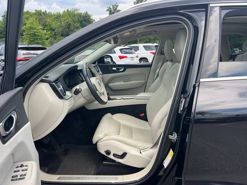 Used 2019 Volvo XC60 T5 Momentum w/ Premium Package FWD image 23