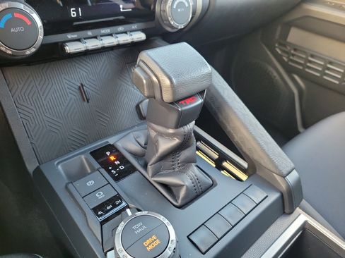 Used 2024 Toyota Tacoma TRD Sport image 28