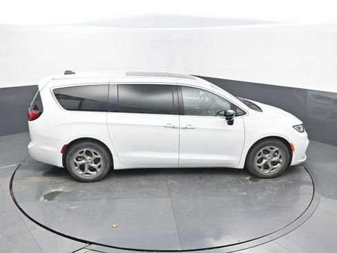 Used 2024 Chrysler Pacifica Limited w/ Trailer Tow Group image 50