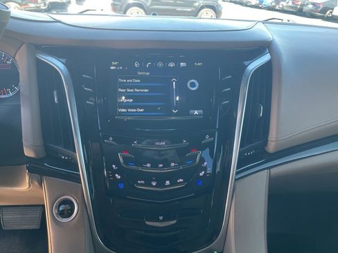 Used 2019 Cadillac Escalade ESV Platinum image 36