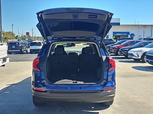 Used 2022 GMC Terrain SLE w/ Driver Convenience Package image 6