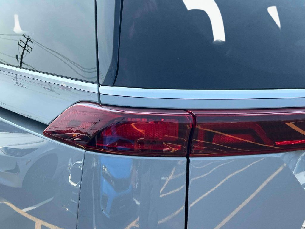 Certified 2023 Kia Carnival EX FWD image 10