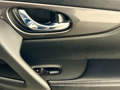 Used 2019 Nissan Rogue SV w/ Premium Package image 32