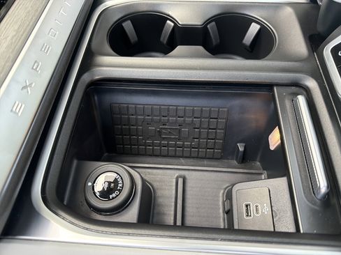 Certified 2025 Ford Expedition Platinum w/ Driver's Package AWD/4WD image 53