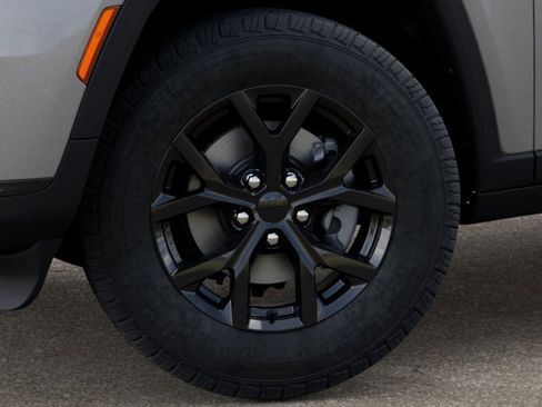 New 2025 Jeep Grand Cherokee L Altitude image 8