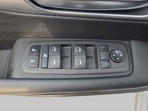 Used 2023 Chrysler Pacifica Touring-L w/ S Appearance Package AWD/4WD image 29