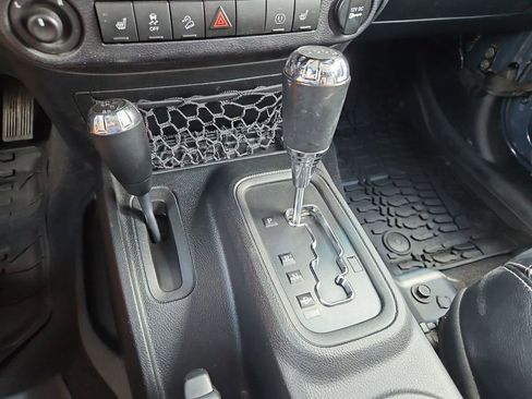 Used 2016 Jeep Wrangler Unlimited Rubicon w/ Connectivity Group AWD/4WD image 15