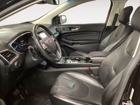 Used 2019 Ford Edge Titanium w/ Equipment Group 301A AWD/4WD image 9