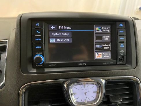 Used 2014 Chrysler Town & Country Touring image 46