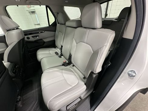 Used 2025 Honda Pilot Touring image 20