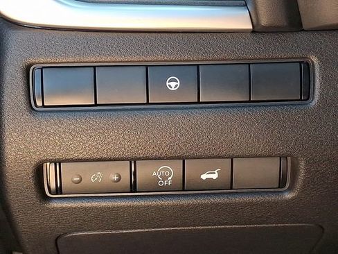 Used 2025 Nissan Rogue SV AWD/4WD image 25