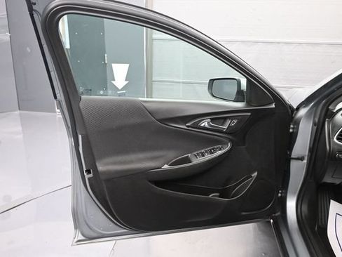 Used 2025 Chevrolet Malibu LT FWD image 9