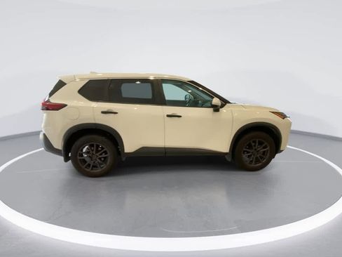 Used 2021 Nissan Rogue S AWD/4WD image 9