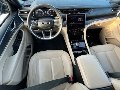Used 2023 Jeep Grand Cherokee Limited image 11