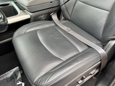 Used 2020 RAM 1500 Classic SLT w/ Luxury Group RWD image 18