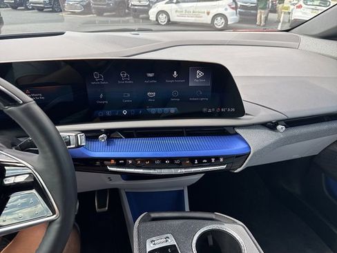 Used 2025 Cadillac Optiq Sport 2 image 20