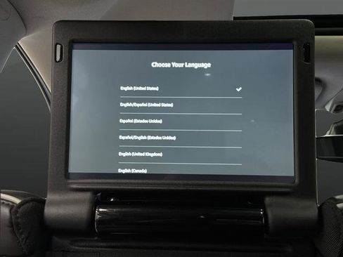 Used 2023 Chrysler Pacifica Limited w/ Uconnect Theater Family Group image 16