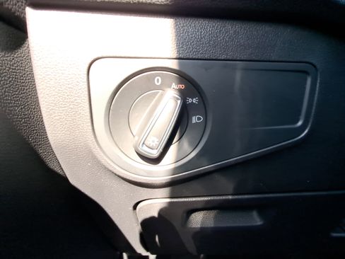 Used 2023 Volkswagen Tiguan SE w/ Panoramic Sunroof Package FWD image 26